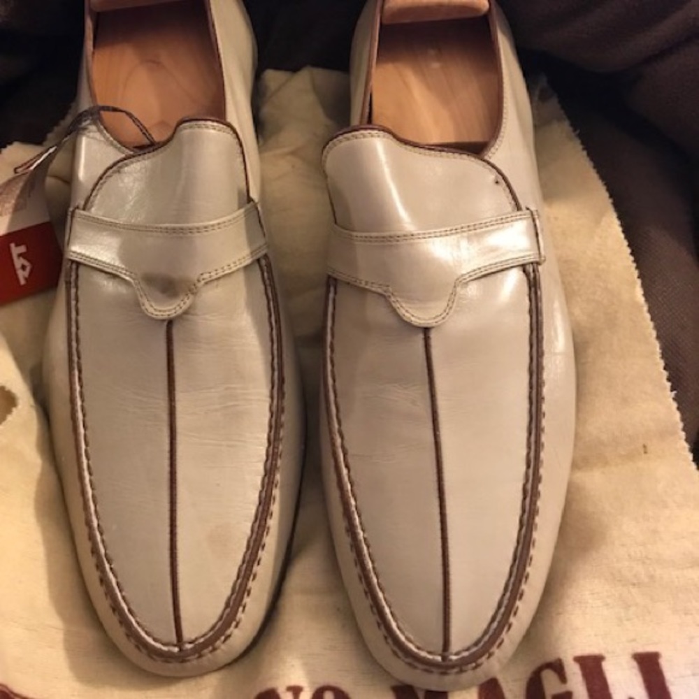 Bruno Magli off white dressy shoes